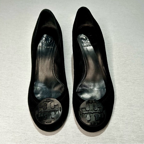 Tory Burch Wedges Size 8M in Black Suede with Tory Emblem, Classic, Office - Picture 1 of 5